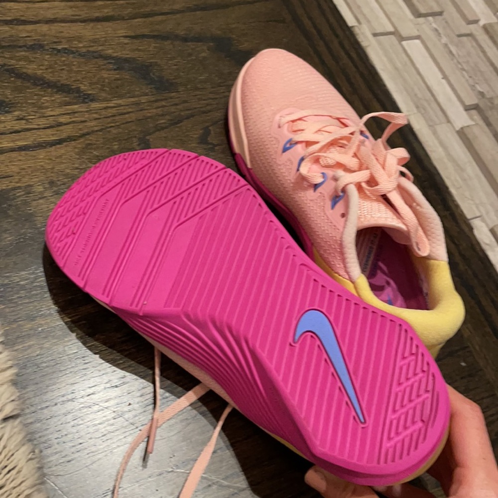 nike shoes - Picture 6 of 7